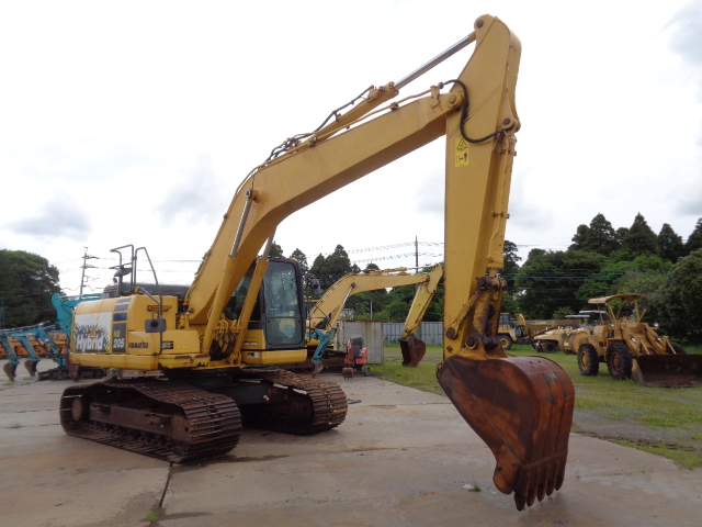 Máy xúc bánh xích KOMATSU HB205-2 - 2014