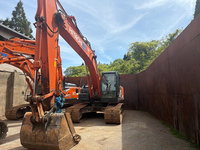 Máy xúc bánh xích HITACHI ZX200-6 - 2019